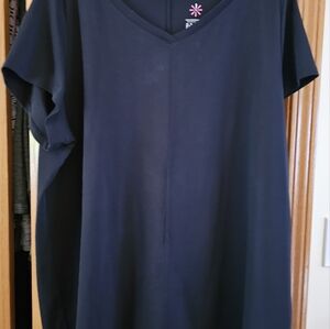 Plus size black t shirt.